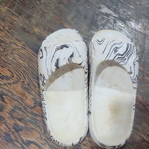 Nautica Monochrome Patterned Slide Sandals